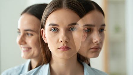 Лицо девушки в трех экспозициях